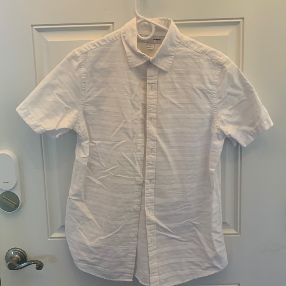 White lightweight white short sleeve shirt SMALL EUC
